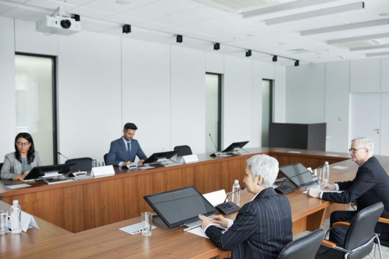 Révocation d&rsquo;un dirigeant d&rsquo;association : procédure et recours