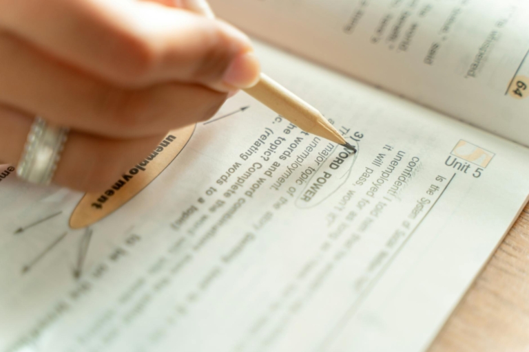 Rôles et responsabilités des dirigeants associatifs : le guide complet