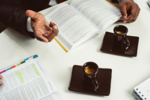 Attirer des cadres pré-retraités comme bénévoles : méthode et posture