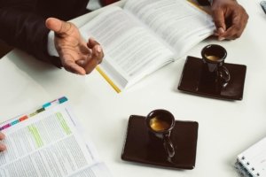 Attirer des cadres pré-retraités comme bénévoles : méthode et posture